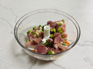 12、冬至美食+胡萝卜肉末蒸蛋,放入葱花