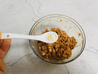 21、冬至美食+胡萝卜肉末蒸蛋,1小茶匙鸡精