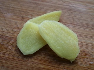 7、≈干锅手撕包菜≈,生姜切片