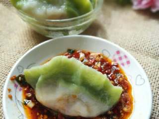 14、翡翠饺子,煮熟即可。(以自己喜欢可蒸,煮,酱料可依自己喜好调制)