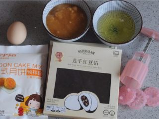 1、小白兔红豆莲子月饼,所有的食材准备好