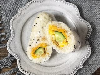 14、超豪华饭团,用刀斜着一切二