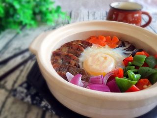 25、腊肠煲仔饭,成品图。