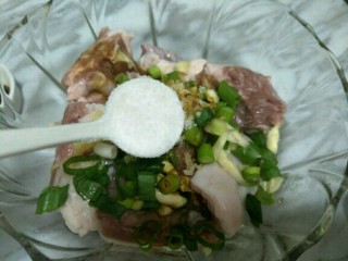 7、排骨糯米饭,加入糖