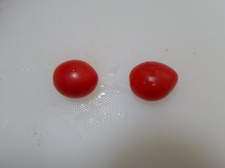 13、小熊排包三明治,小番茄两个