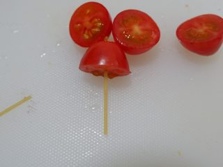 16、小熊排包三明治,从切面处像上穿过去。