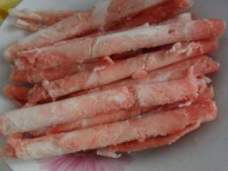 6、自制鸳鸯火锅,羊肉卷备好。