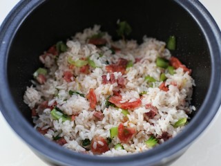 15、上海咸肉菜饭,拌匀即可，吃的时候再拌上适量猪油味道更赞！