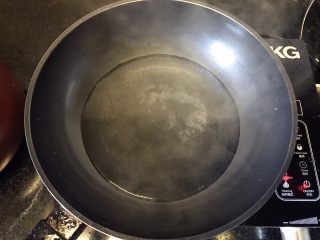 5、芦笋三文鱼卷,上锅烤开水~