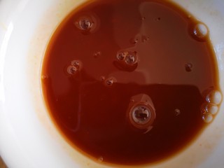 16、茄汁杏鲍菇,加入醋、生抽和水调成酱料