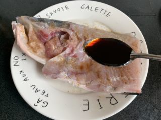 10、剁椒鱼头,来一勺生抽