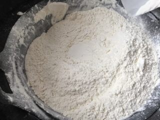 1、家色特色美食，羊油面茶,生面粉炒熟