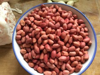 6、家色特色美食，羊油面茶,一斤花生米，