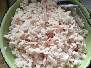 10、家色特色美食，羊油面茶,羊油切小丁，好融化