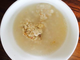 23、家色特色美食，羊油面茶,加入适量的水，水温要在85度以上