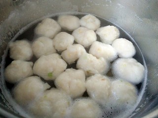 13、脆弹鱼丸,看鱼丸都均匀地浮在水面上，就好了