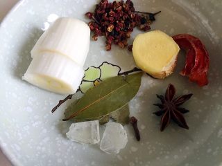 5、红烧肉,准备调料。