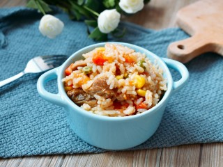 14、电饭煲+番茄饭,一碗饭下肚,很满足。也可以放个芝士片什么的,根据自己口味来就好。