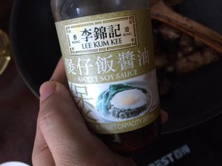 13、#无肉不欢#红烧肉,加入煲仔饭酱