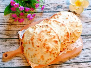 21、梅干菜麦饼,金灿灿的焦黄，连空气中都弥漫着独特的麦饼香。