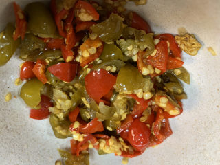 10、泡椒春笋,泡椒切碎