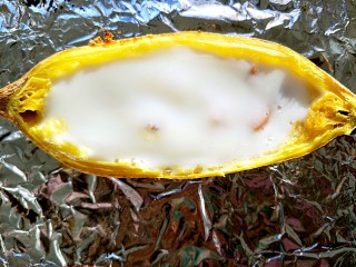 9、#家有烤箱#＋红薯鸡蛋船,10分钟后蛋清是半凝固状态