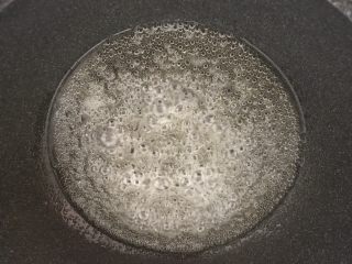 10、潮汕甜点简单做，反沙芋头,慢慢熬到起大泡。