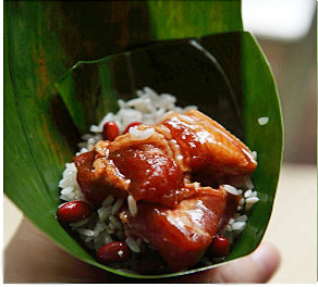 6、红豆肉粽,放入腌制好的鲜肉