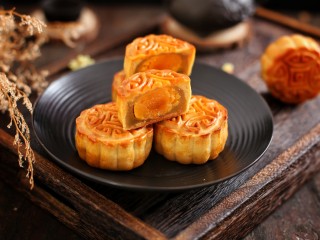 25、广式蛋黄莲蓉月饼,成品图