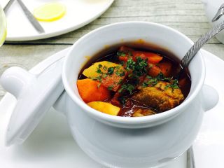 17、＃食二星座＃ 罐焖牛肉（34图详细步骤）,撒上少许欧芹碎