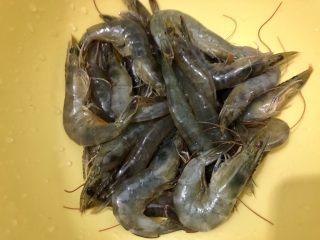 1、香辣虾,虾洗干净