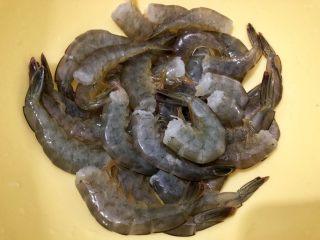2、香辣虾,去头