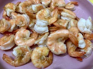 8、香辣虾,炒好装起来