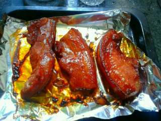 9、自制蜜香烤肉,翻身再烤20分钟即可