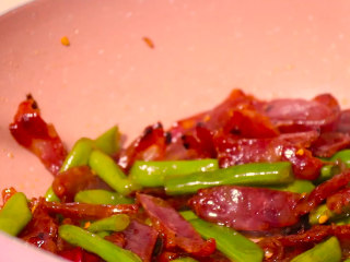 11、腊肠炒四季豆,香喷喷的腊肠就炒好了