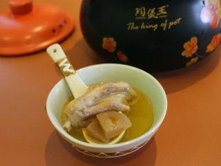 16、酸萝卜老鸭汤煲,成品图