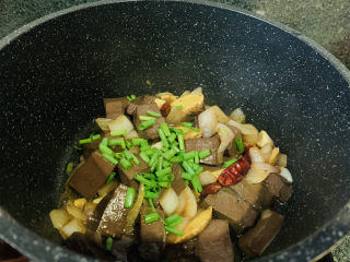 18、酸辣鸭血,起锅