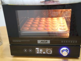 12、蜗牛马卡龙,放在烤箱中下层直接开启热风循环上下管150度16分钟即可