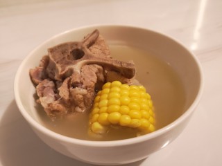 10、脊骨玉米汤,脊骨玉米汤就做好了。