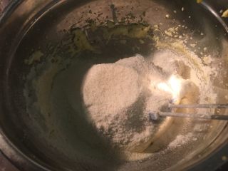 6、法式乳酪月饼,筛入混合好的的粉类