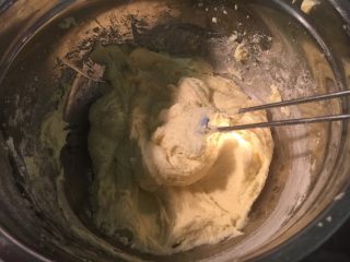 7、法式乳酪月饼,翻拌均匀即可，不用拌太久