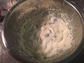 9、法式乳酪月饼,搅打均匀