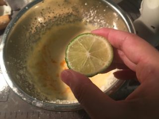 11、法式乳酪月饼,挤点柠檬汁