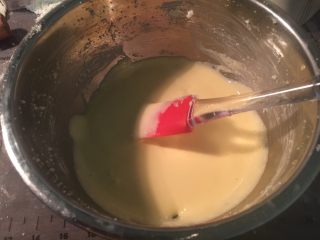 12、法式乳酪月饼,搅拌均匀成奶酪馅