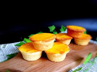 19、法式乳酪月饼,放入预热好的烤箱180度烤25分钟左右，时间到，取出法式乳酪月饼冷却脱模即可