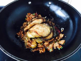 20、#咸味#  家乡特色茄子饭,放入煎好的茄子