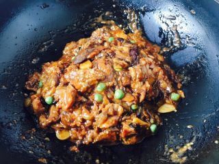 21、#咸味#  家乡特色茄子饭,放入豌豆