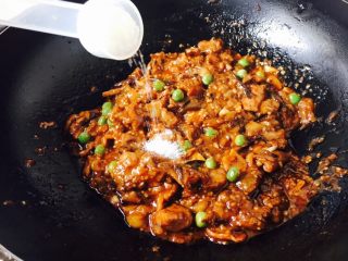 24、#咸味#  家乡特色茄子饭,放入少许盐