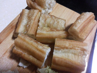 2、麻辣烫,油条切段