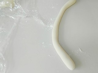 7、棒棒狗,每一个小剂子，都搓成细长条。